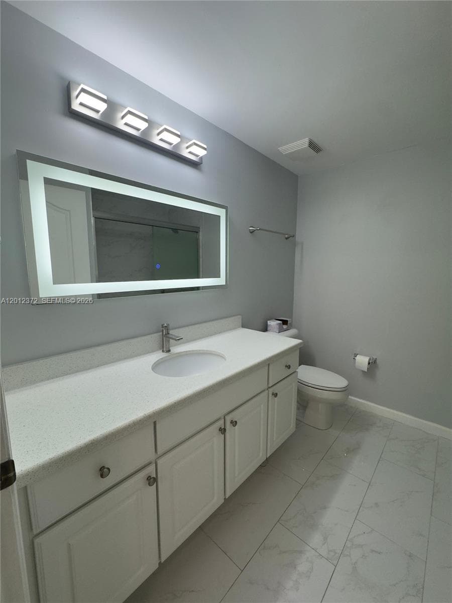 2042 Alta Meadows Ln 1712 photo 8