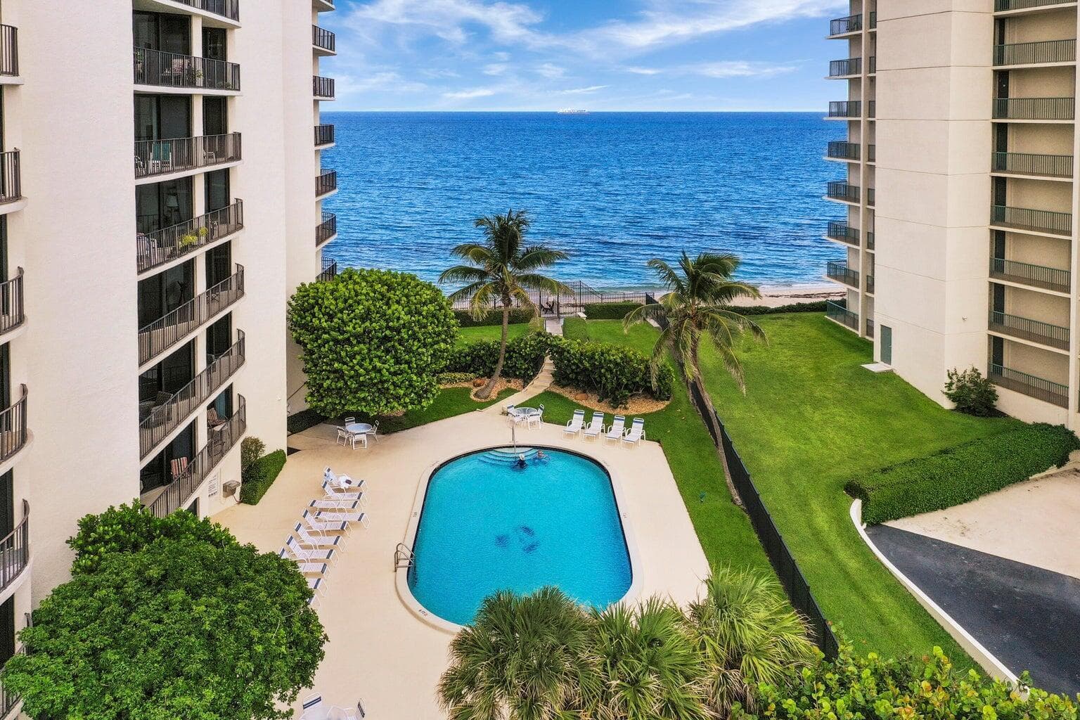 5420 N Ocean Drive 1705 photo 2