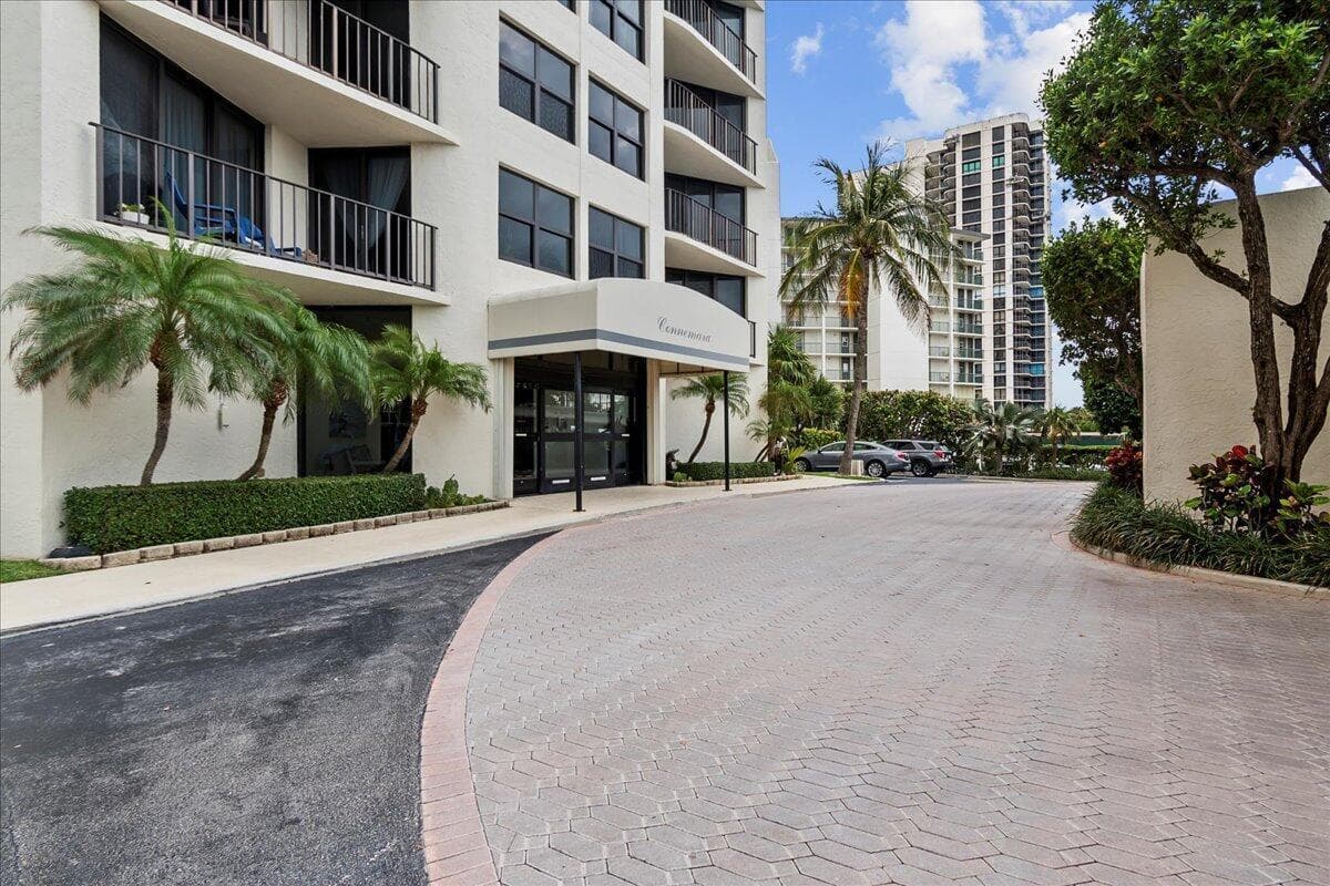 5420 N Ocean Drive 1705 photo 3