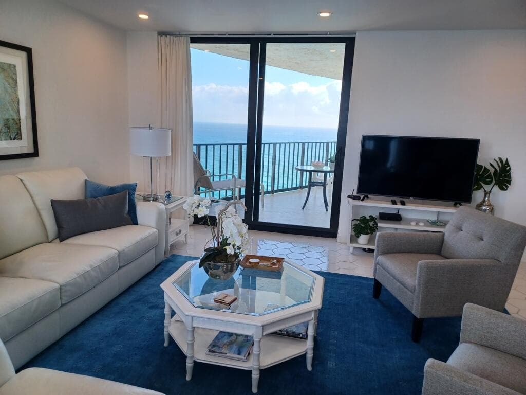 5420 N Ocean Drive 1705 photo 1