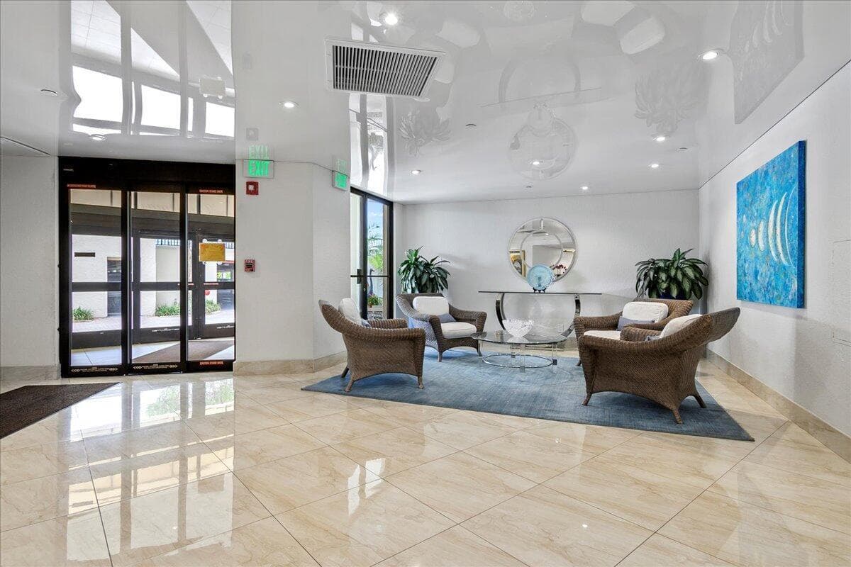 5420 N Ocean Drive 1705 photo 4