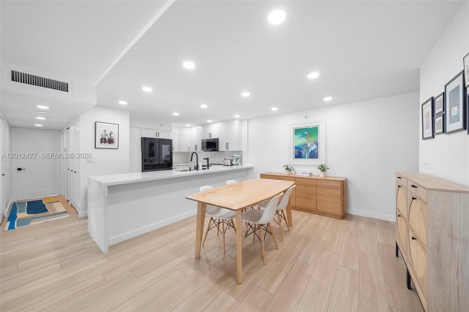 1621 Collins Ave PH1002 photo 2