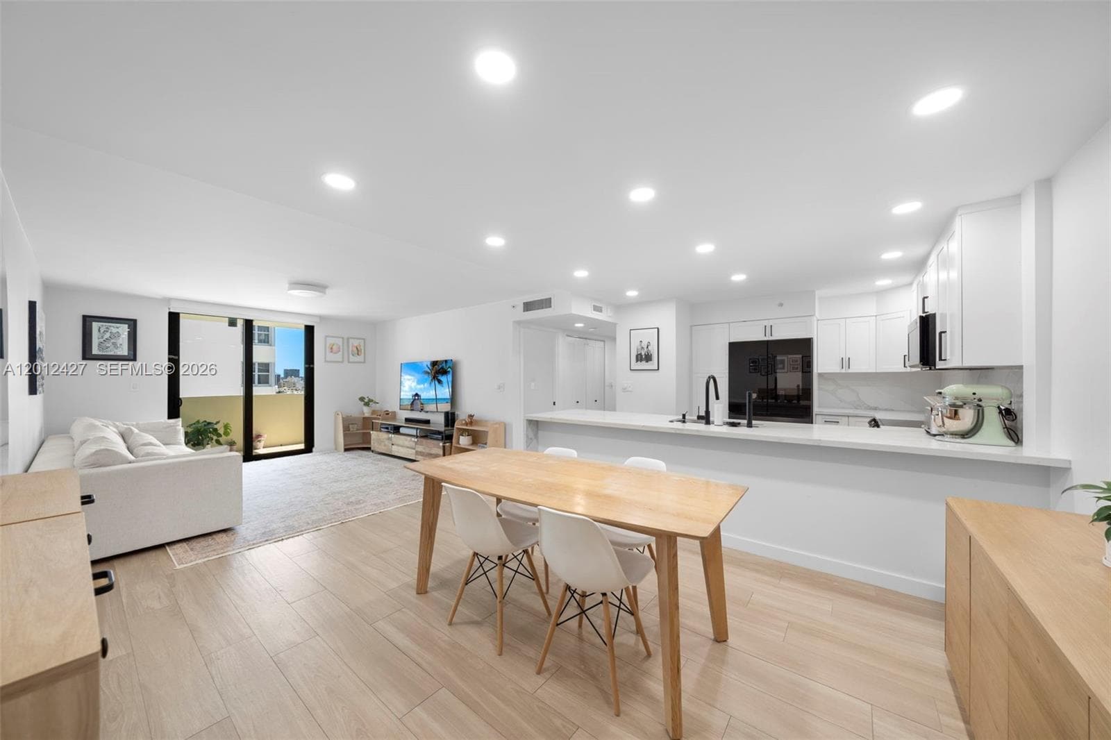 1621 Collins Ave PH1002 photo 1