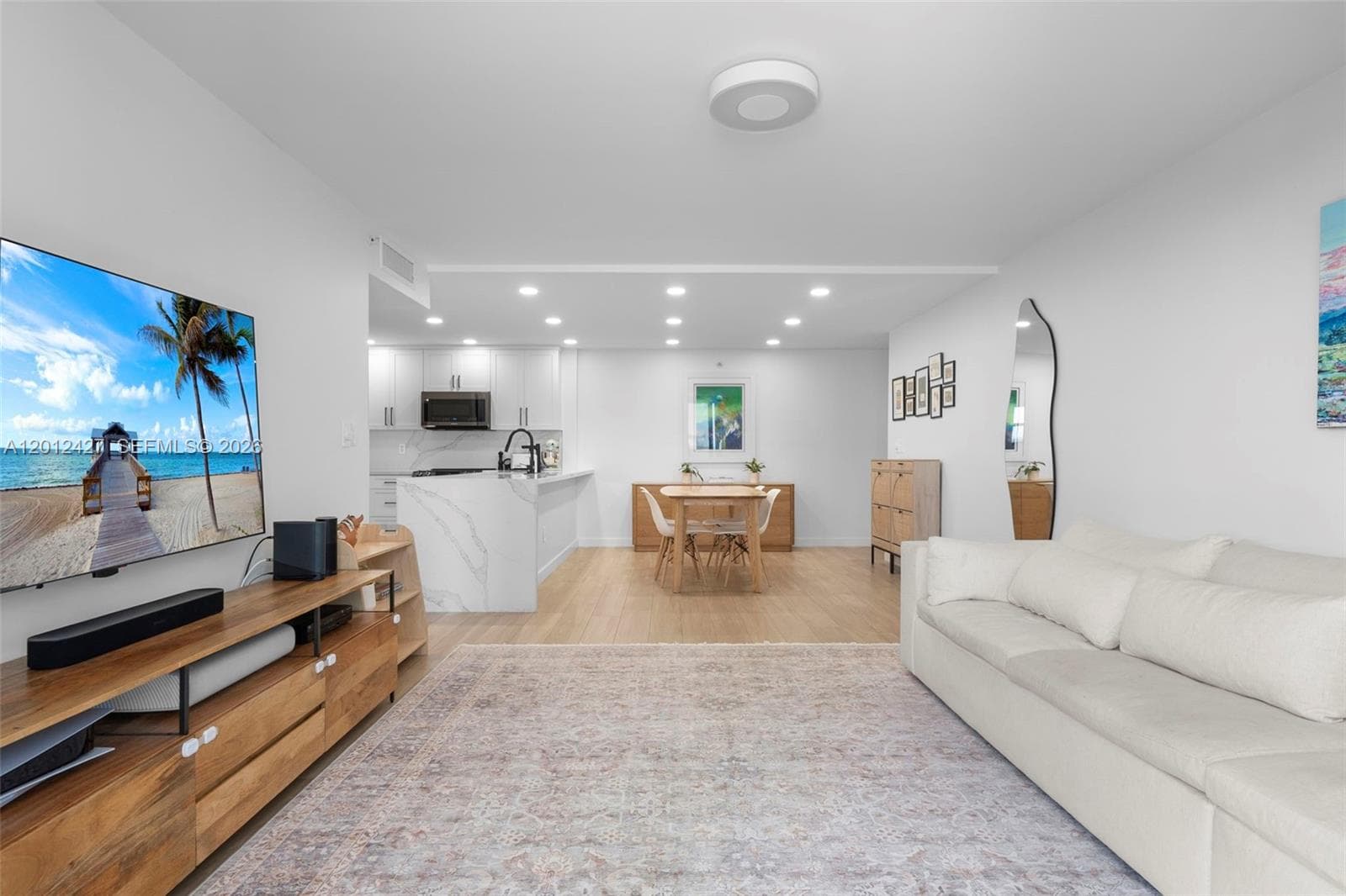 1621 Collins Ave PH1002 photo 4