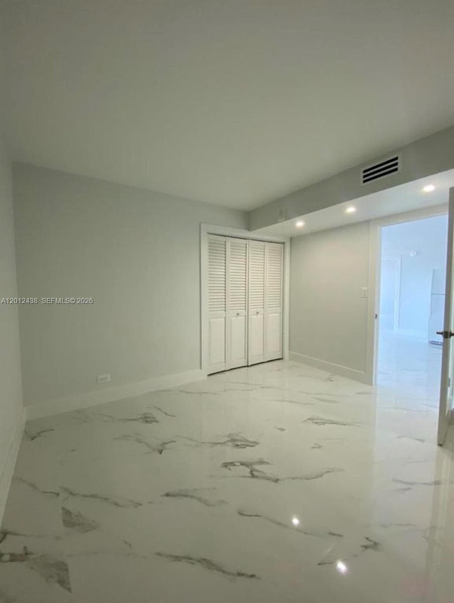 6039 Collins Ave 1033 photo 17
