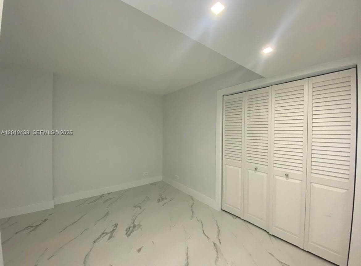 6039 Collins Ave 1033 photo 16