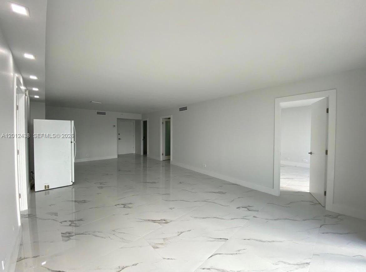6039 Collins Ave 1033 photo 7