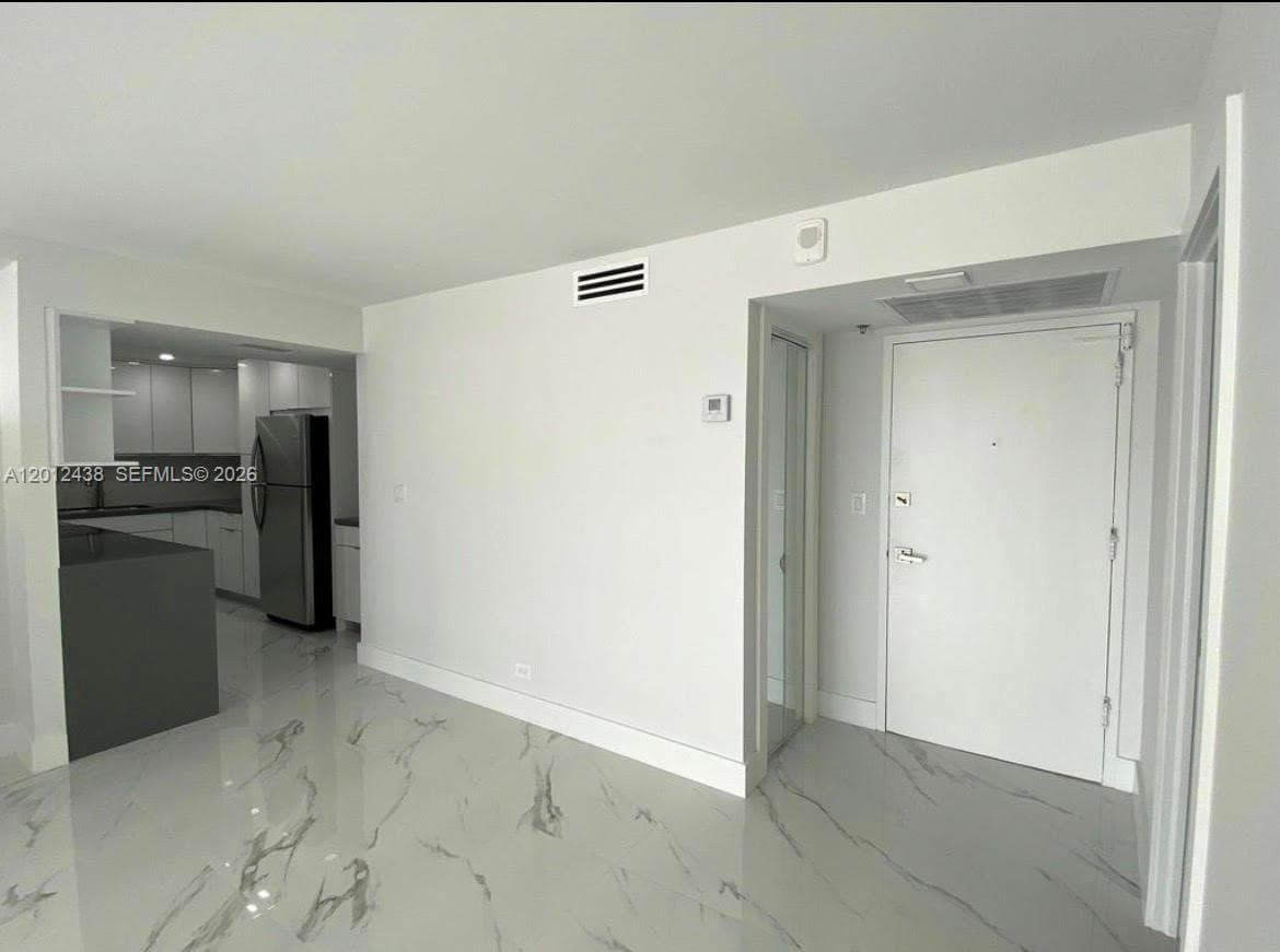 6039 Collins Ave 1033 photo 5