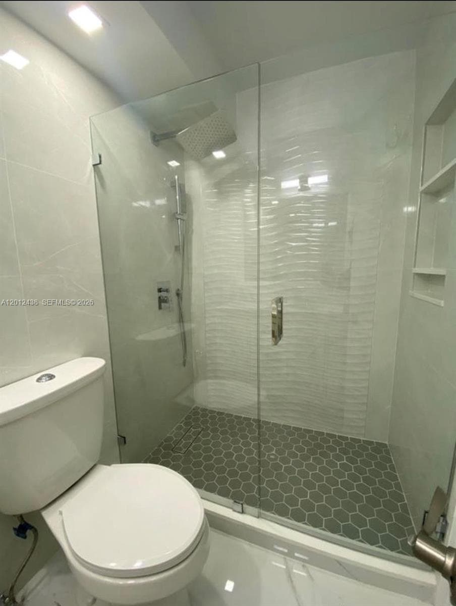 6039 Collins Ave 1033 photo 20