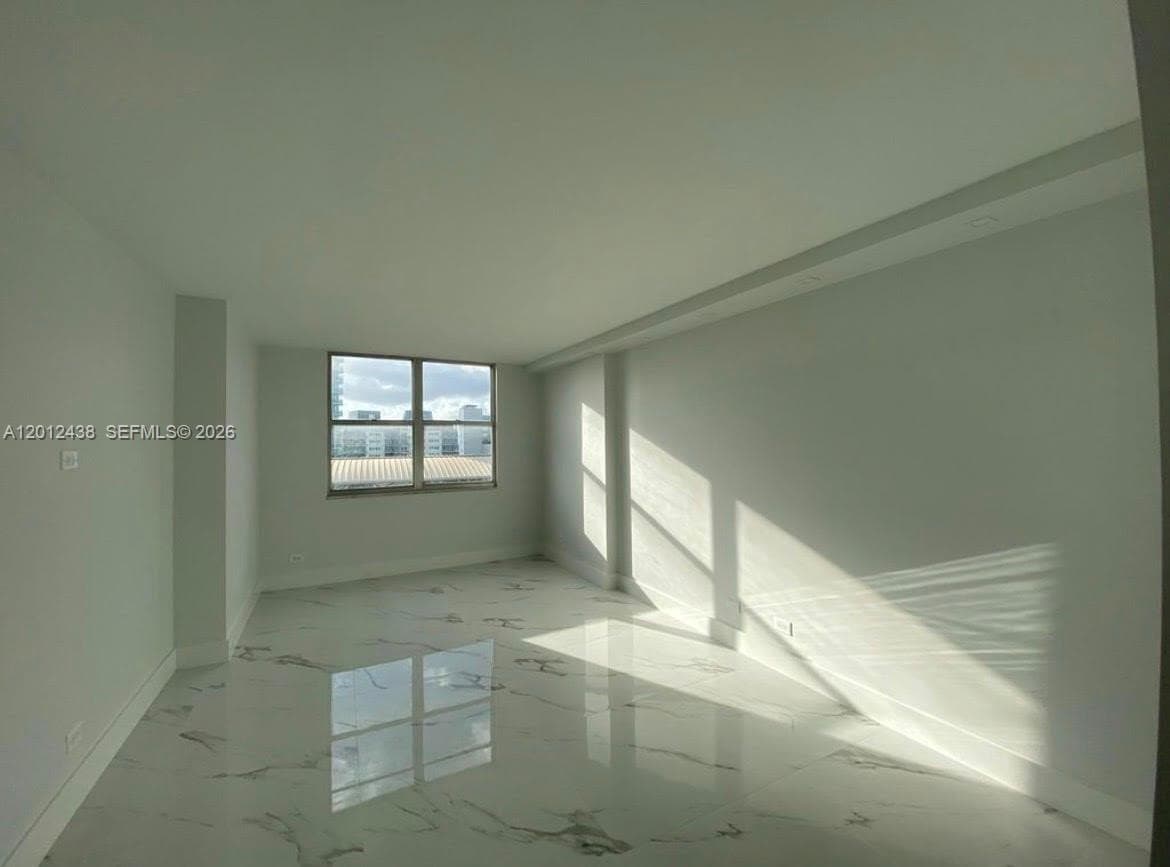 6039 Collins Ave 1033 photo 9