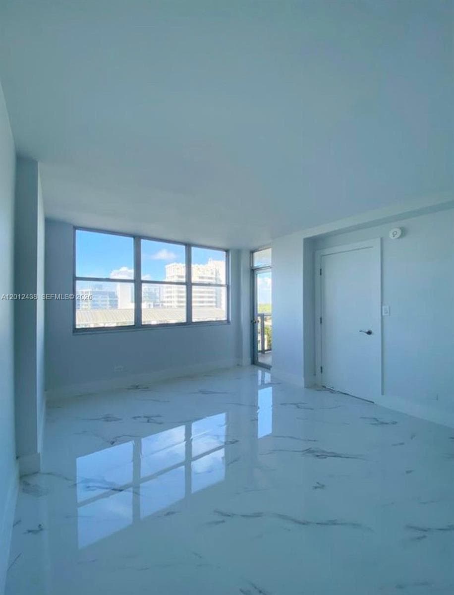 6039 Collins Ave 1033 photo 14