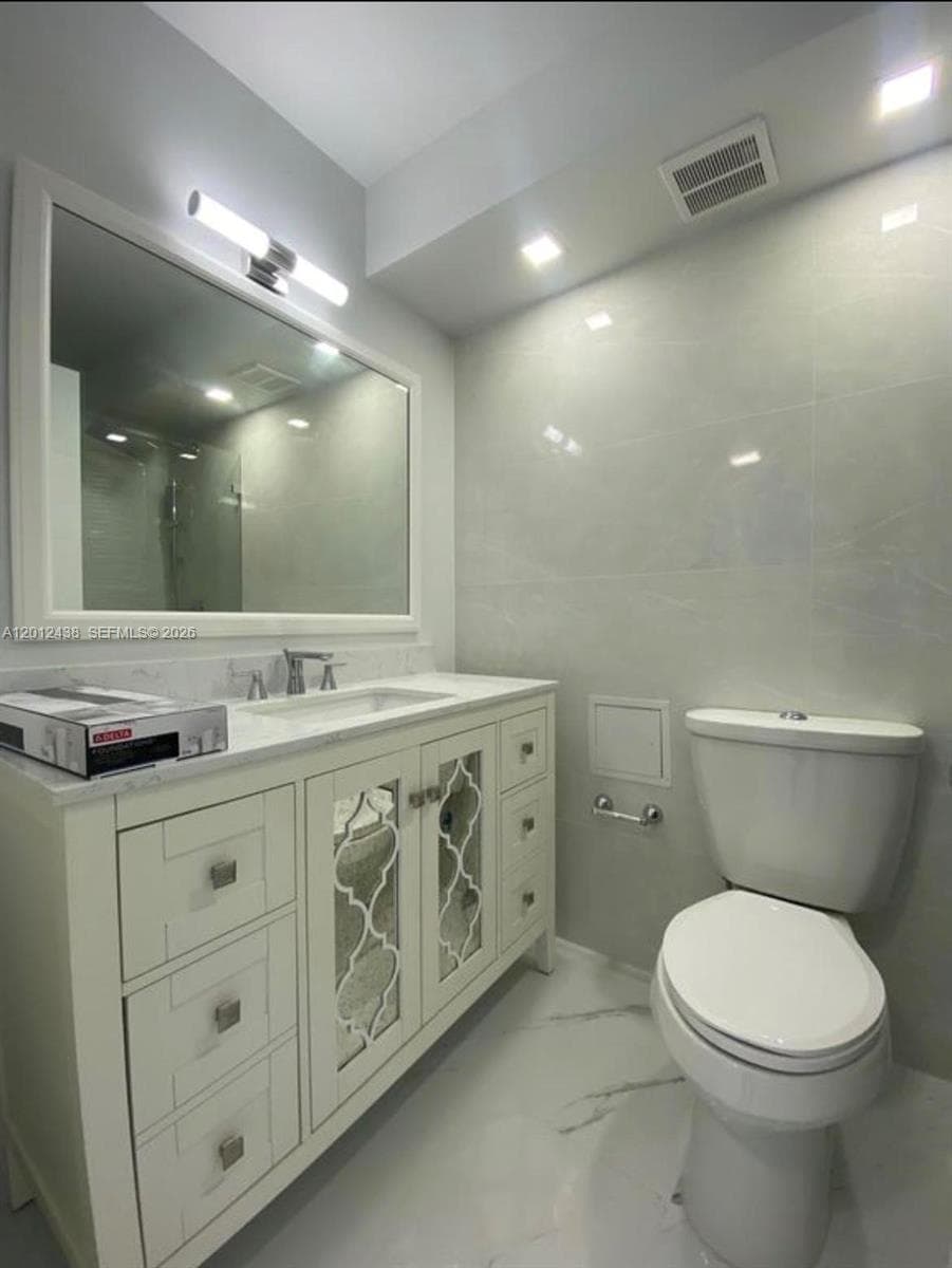 6039 Collins Ave 1033 photo 19