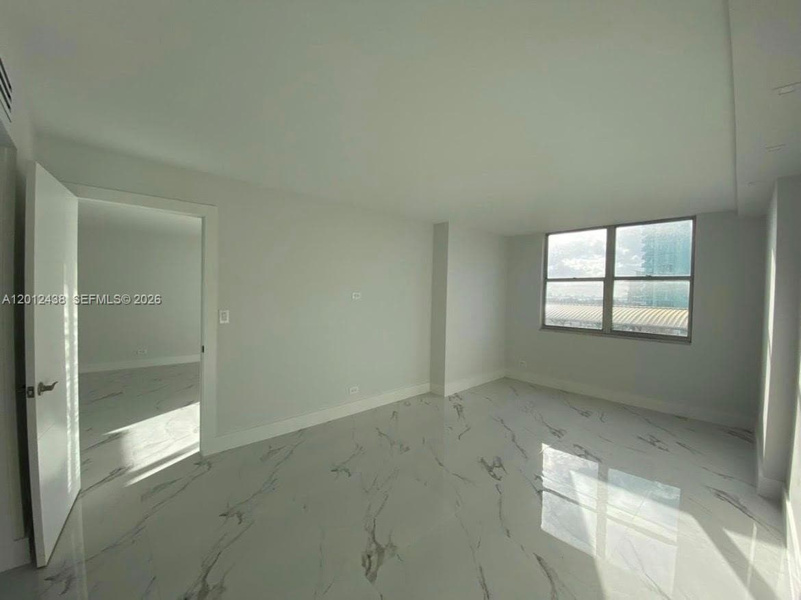 6039 Collins Ave 1033 photo 8