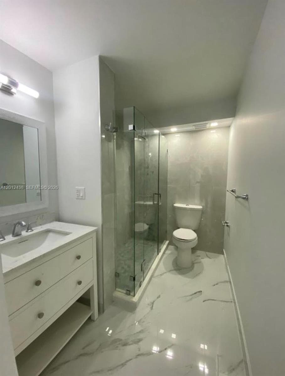 6039 Collins Ave 1033 photo 21