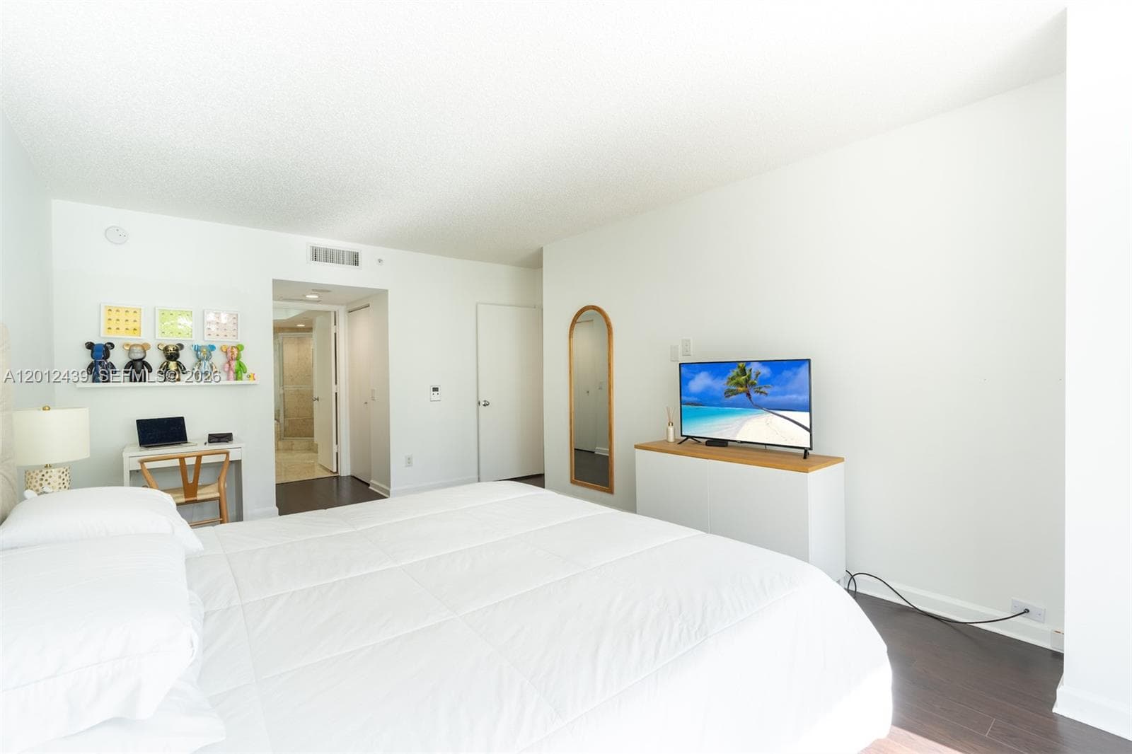 21055 Yacht Club Dr 605 photo 17