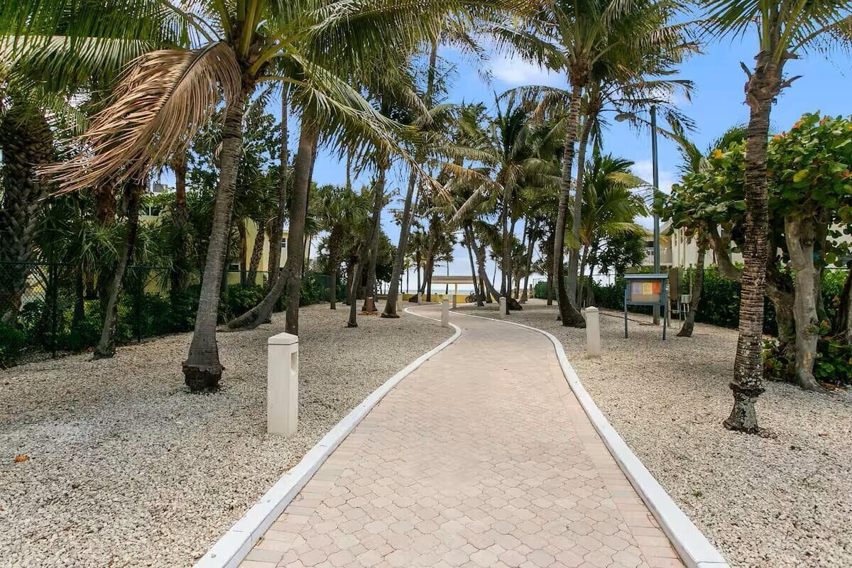 1421 S Ocean Boulevard 412 photo 17