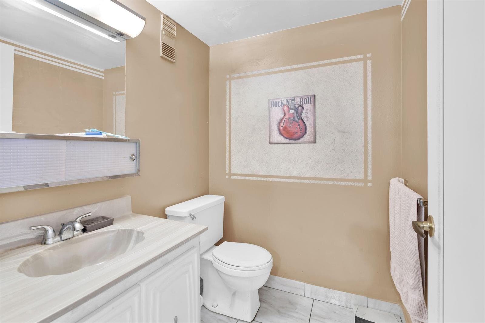 711 Lori Drive 204 photo 14