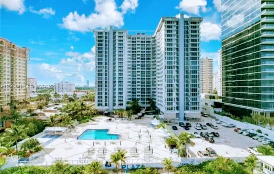 2030 Ocean Dr 309 photo 2