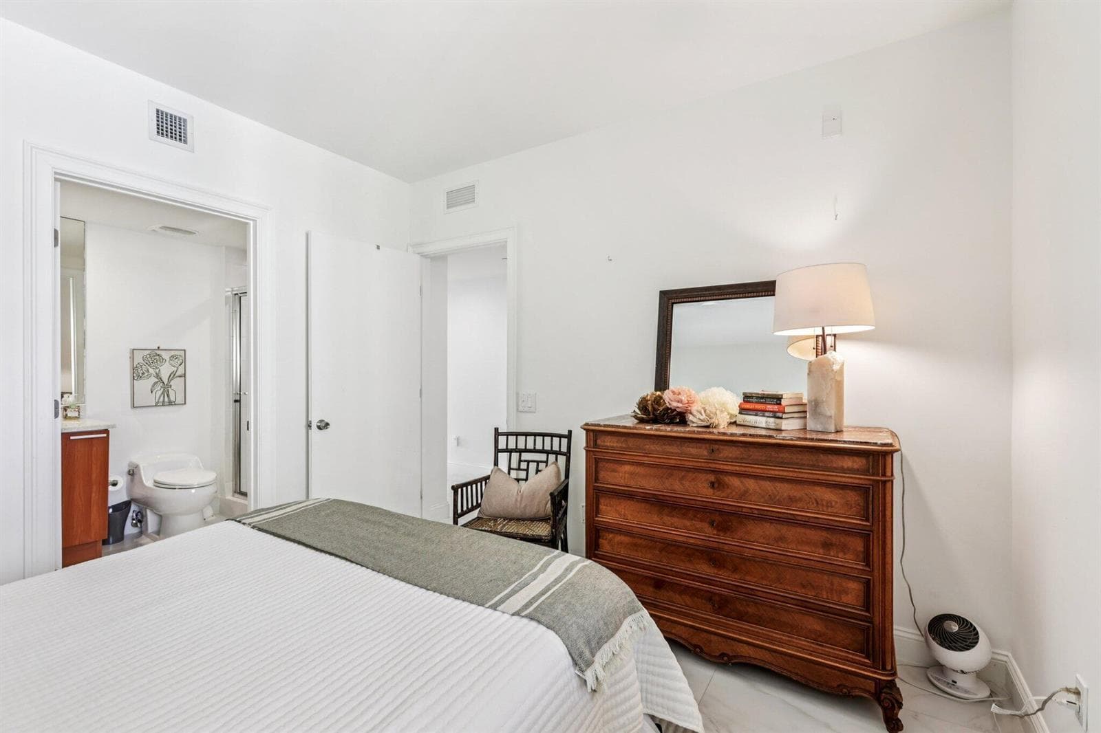 2640 Lake Shore Drive 2008 photo 21