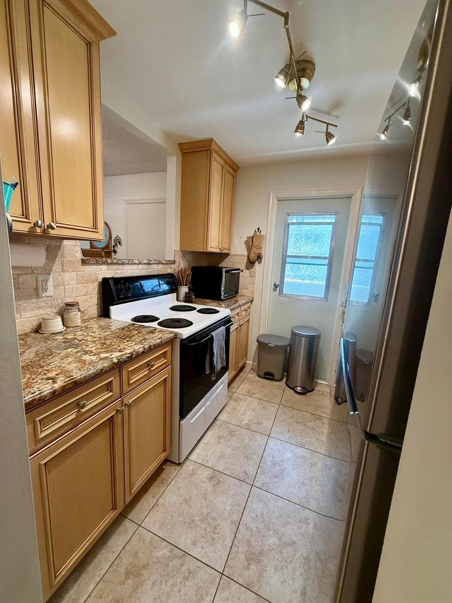 3640 N Ocean Drive 228 photo 11