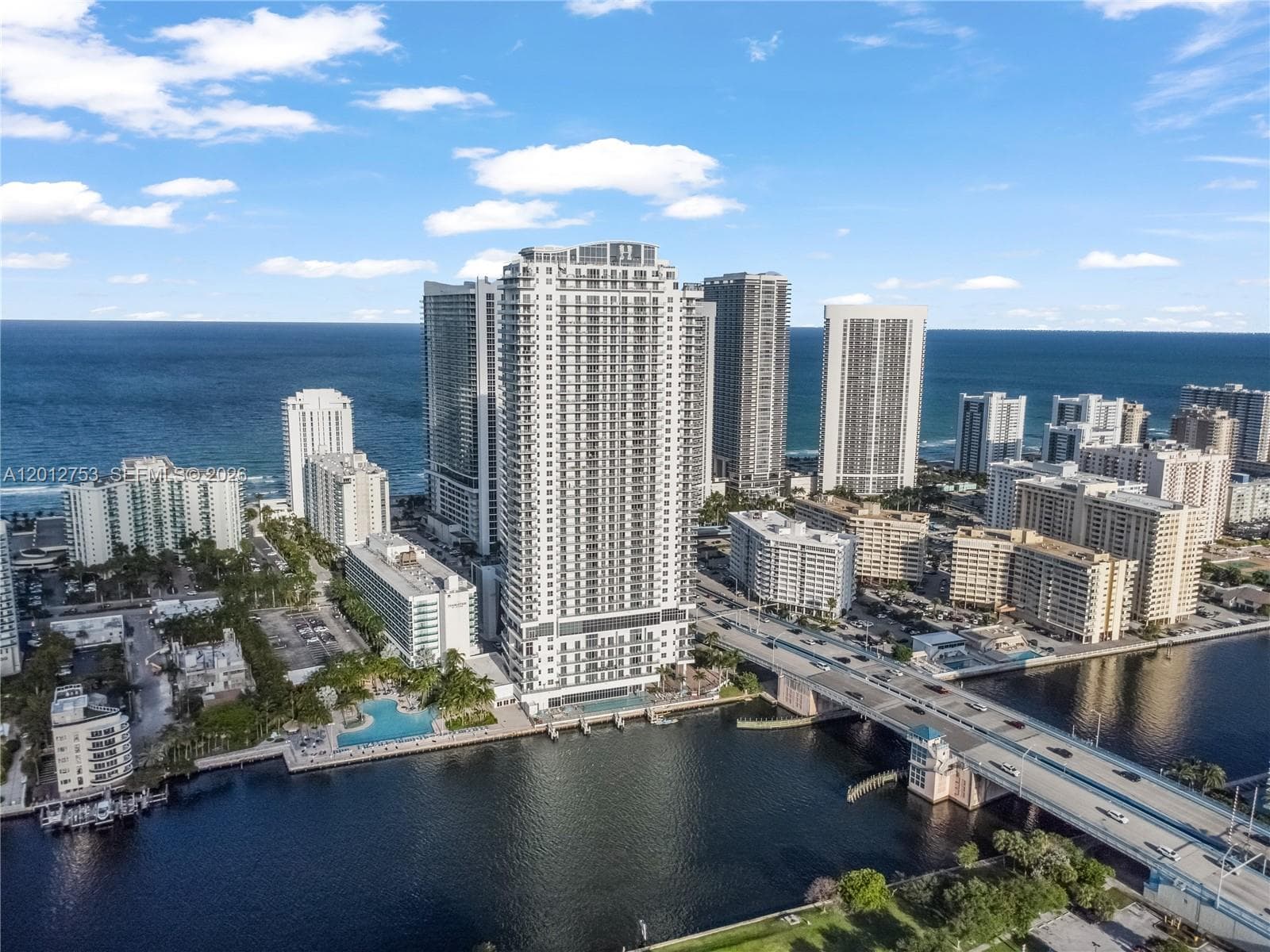 4010 Ocean Dr R1801 photo 2