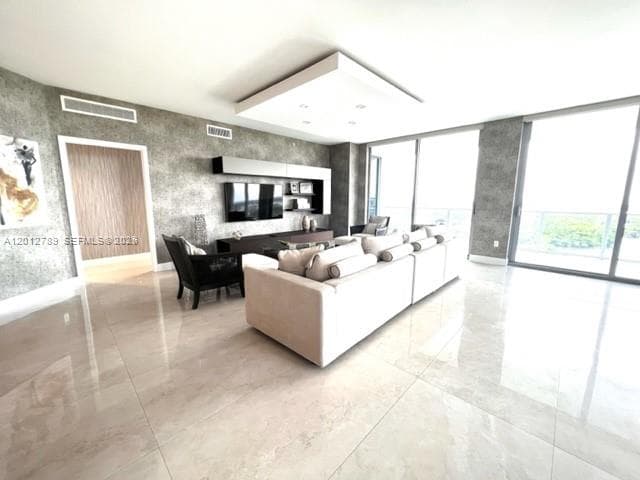 17111 Biscayne Blvd 2102 photo 8