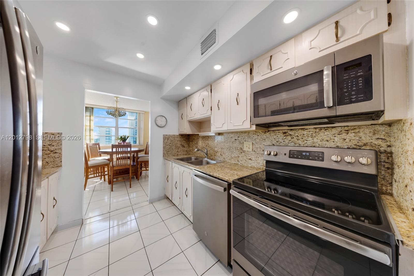 3113 Ocean Dr 506 photo 2
