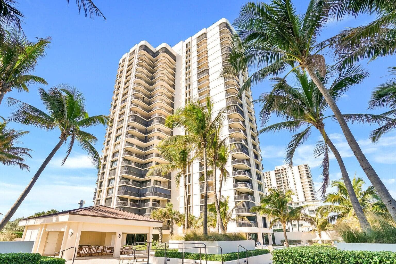 5380 N Ocean Drive 18j photo 1