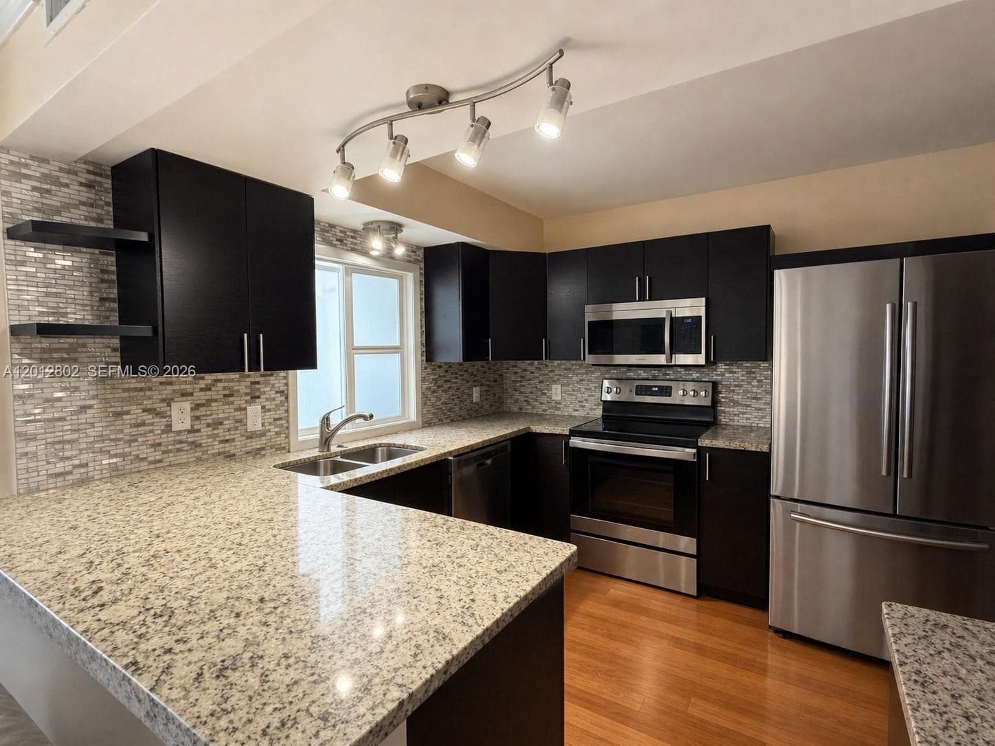 200 Leslie Dr 624 photo 5
