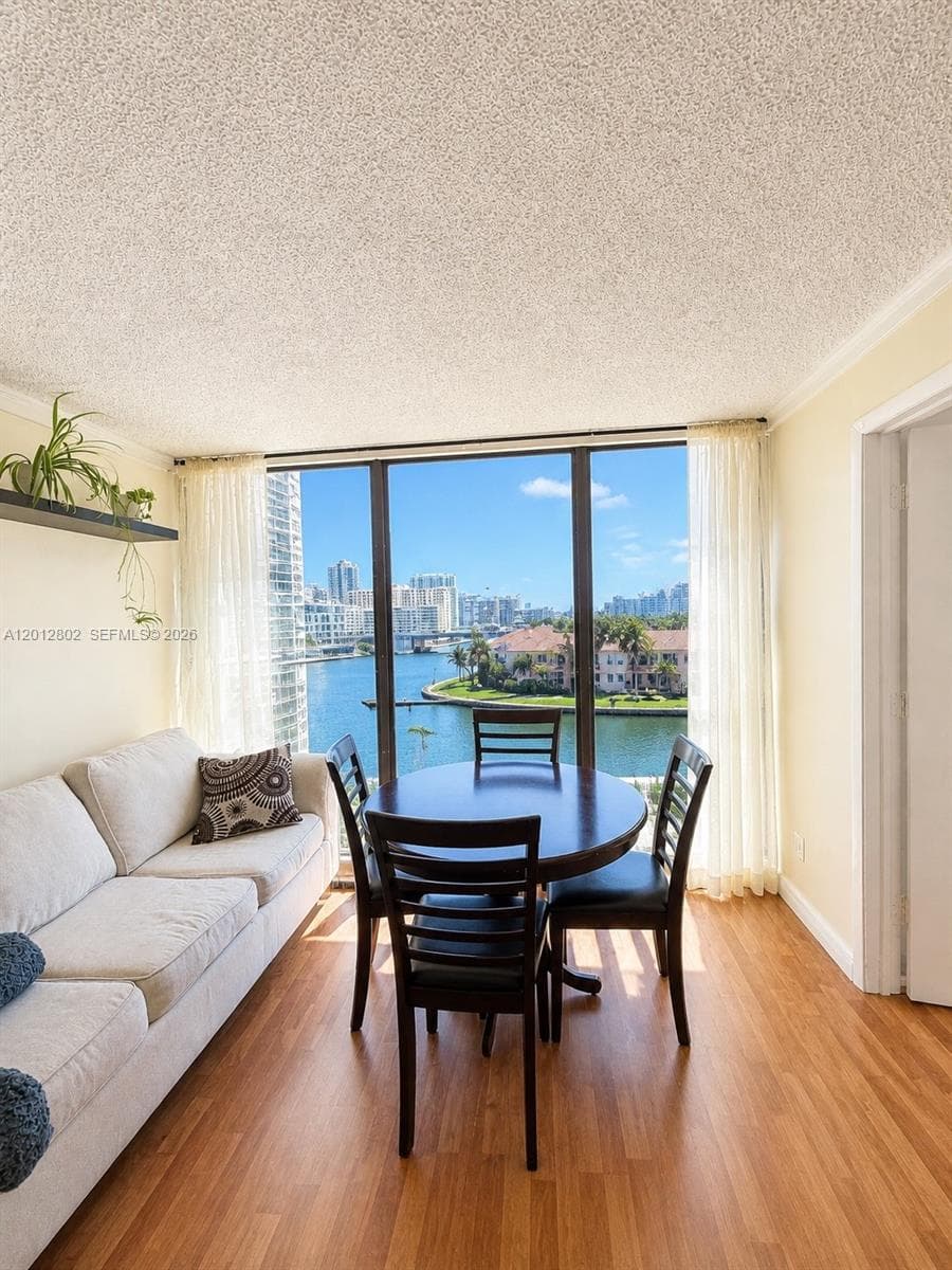 200 Leslie Dr 624 photo 4