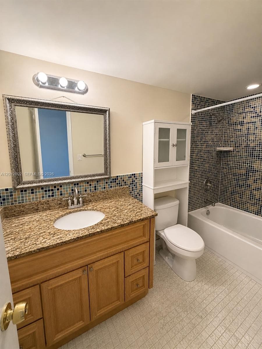 200 Leslie Dr 624 photo 8