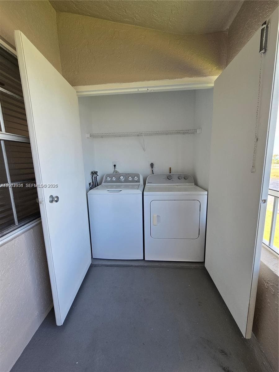 2881 Oakland Forest Dr 310 photo 18