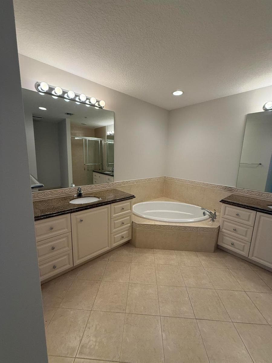 4 Harbour Isle Drive E Unit 204 photo 13
