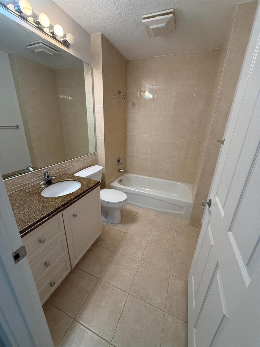 4 Harbour Isle Drive E Unit 204 photo 22