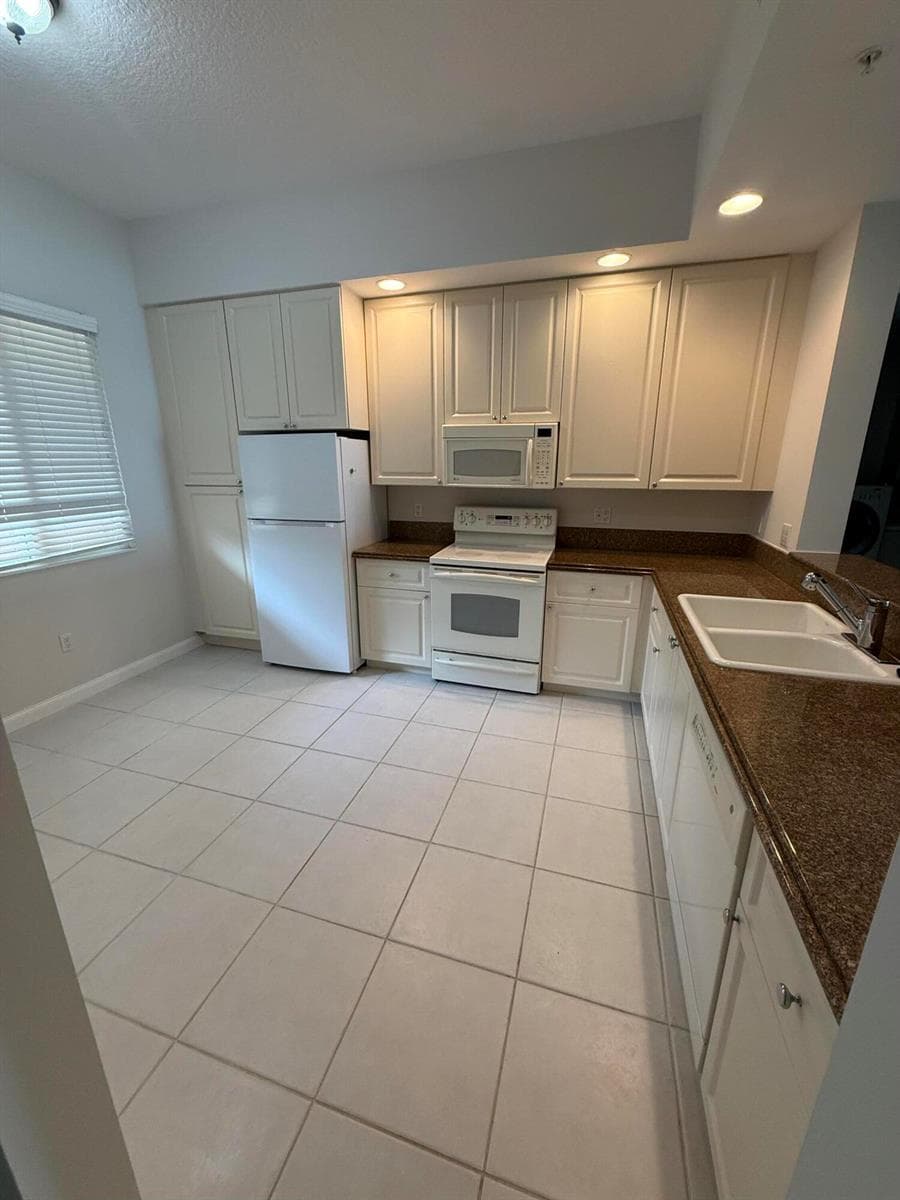 4 Harbour Isle Drive E Unit 204 photo 20