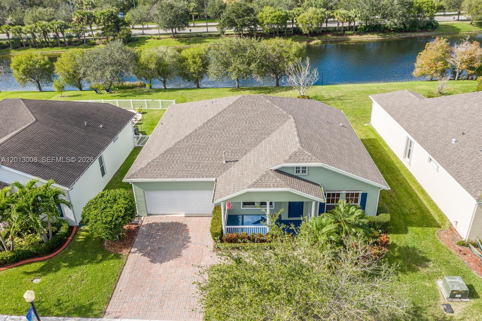 10671 SW Waterway Ln photo 3