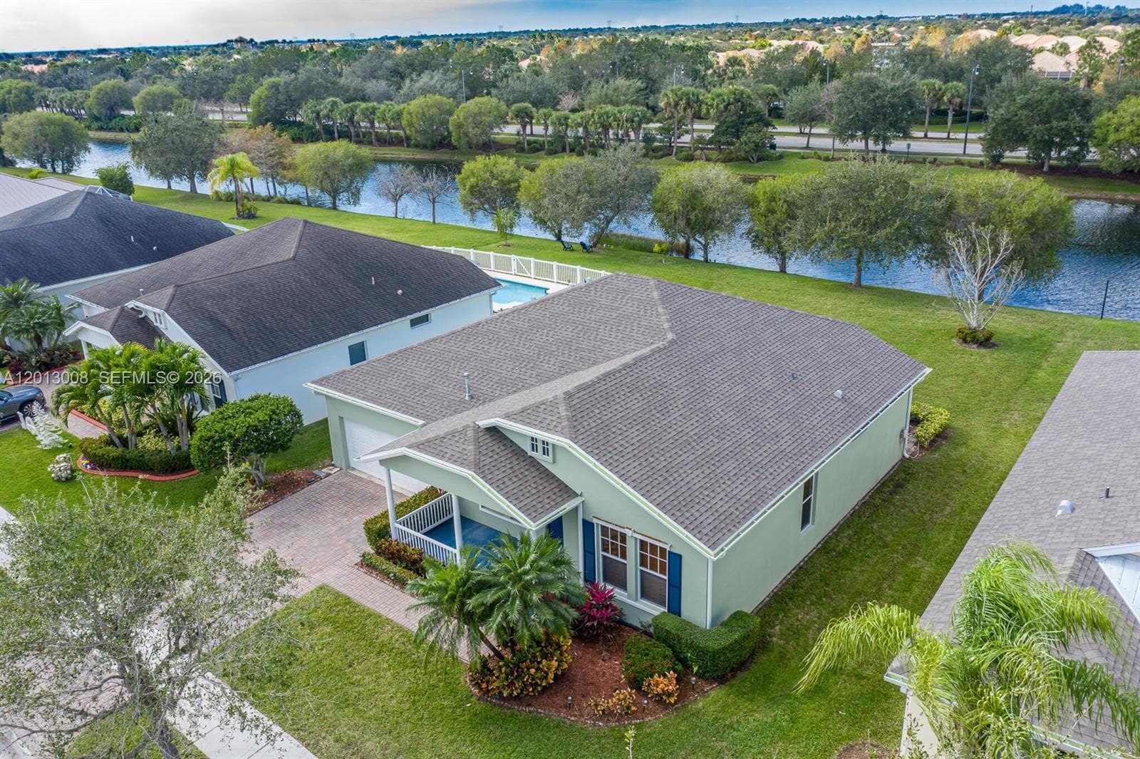 10671 SW Waterway Ln photo 4