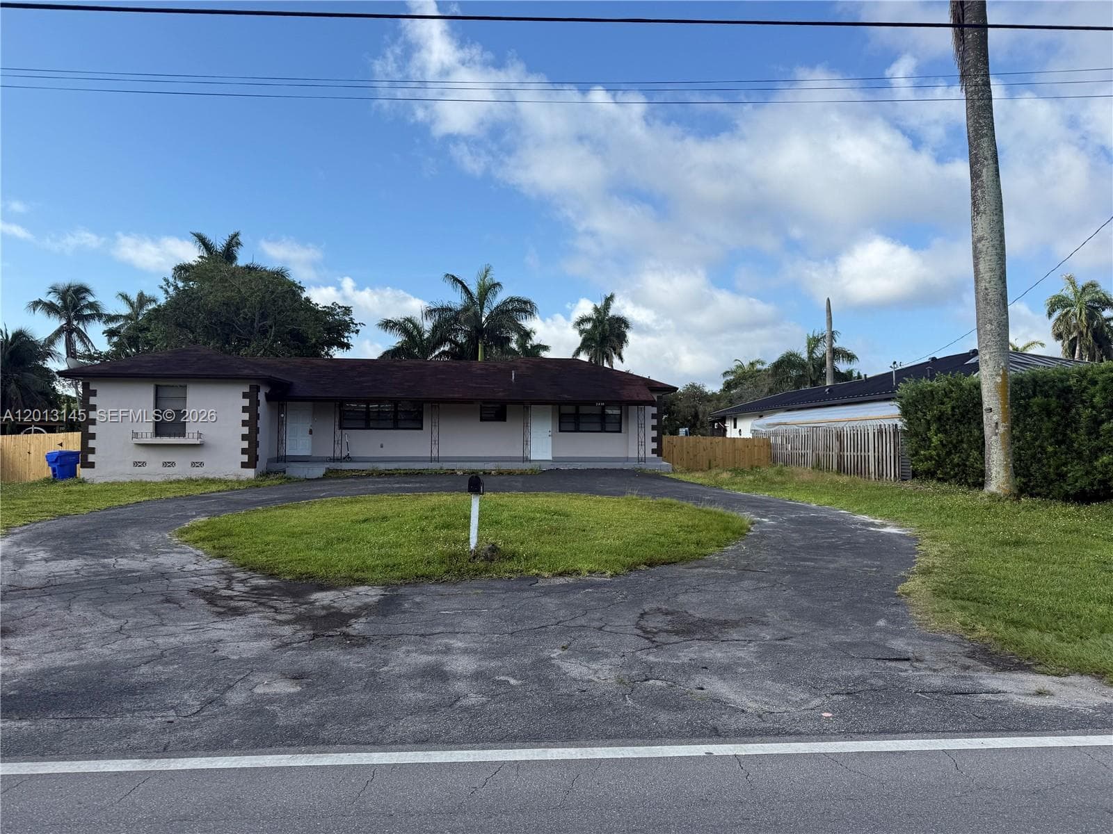 2830 Johnson St 1 photo 2