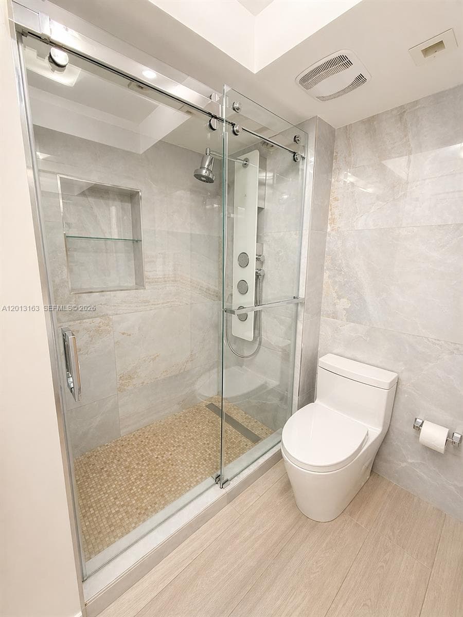 400 Pointe Dr 707 photo 12