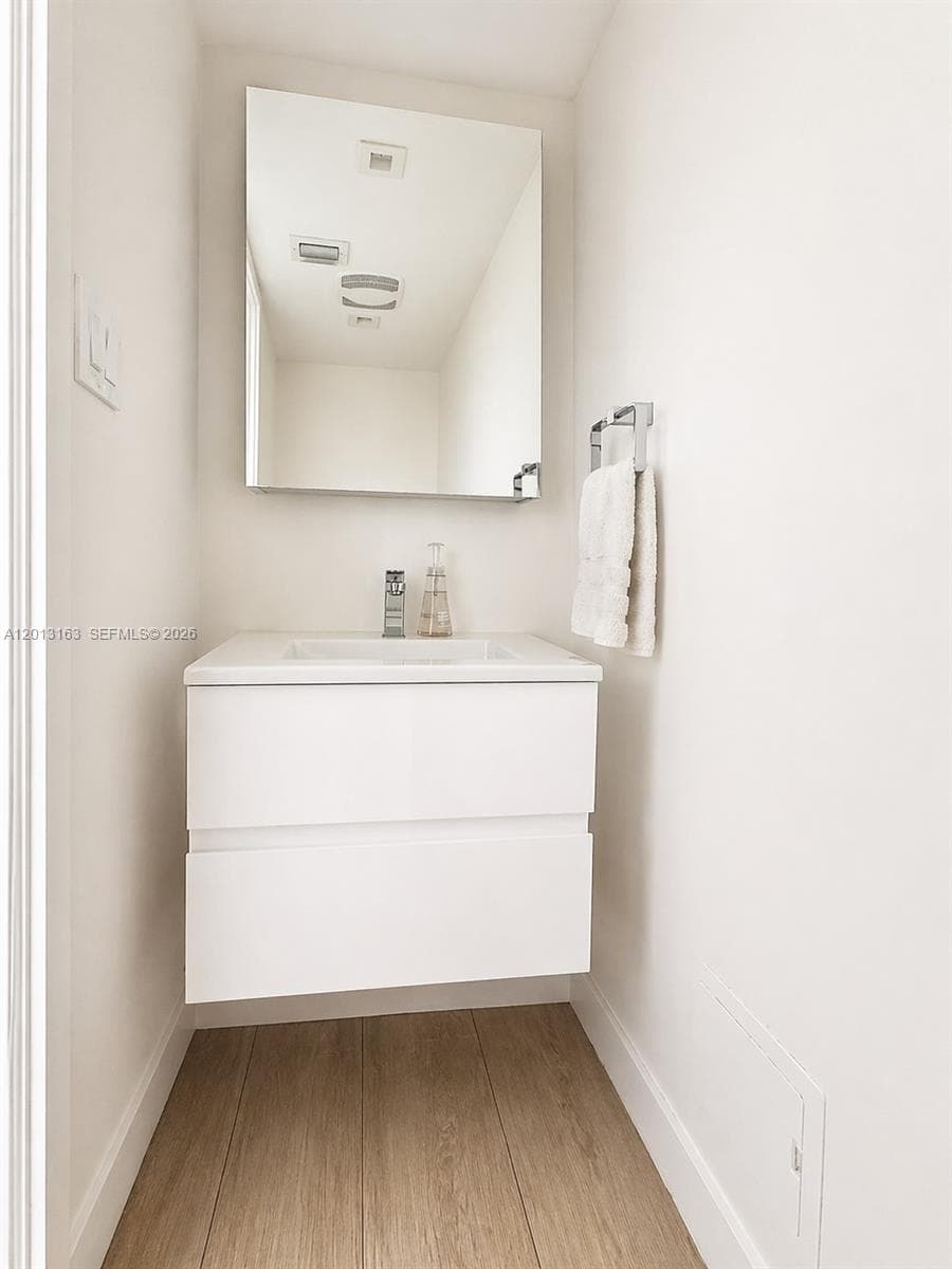400 Pointe Dr 707 photo 11