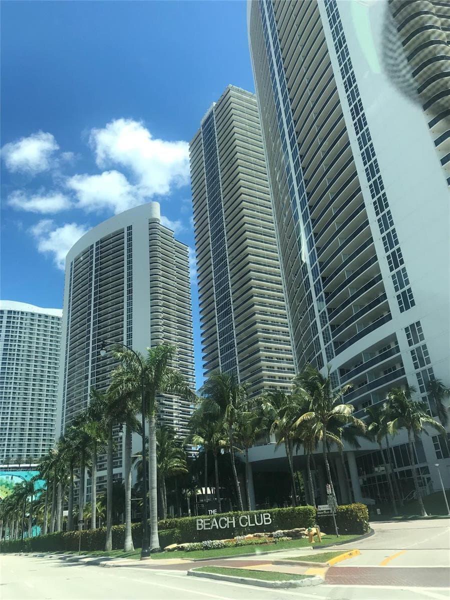 1850 S Ocean Drive 4202 photo 1