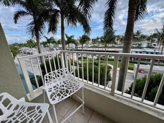 625 Casa Loma Boulevard 304 photo 9
