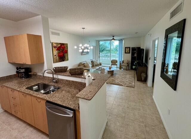 625 Casa Loma Boulevard 304 photo 4