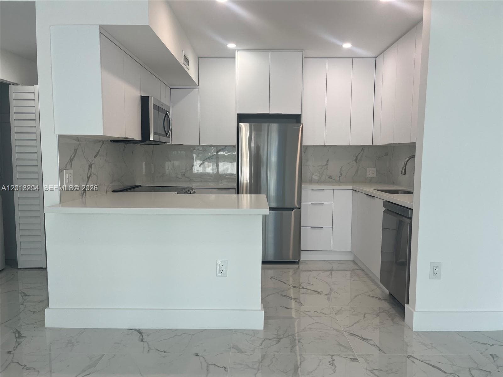3505 Ocean Dr 210 photo 1