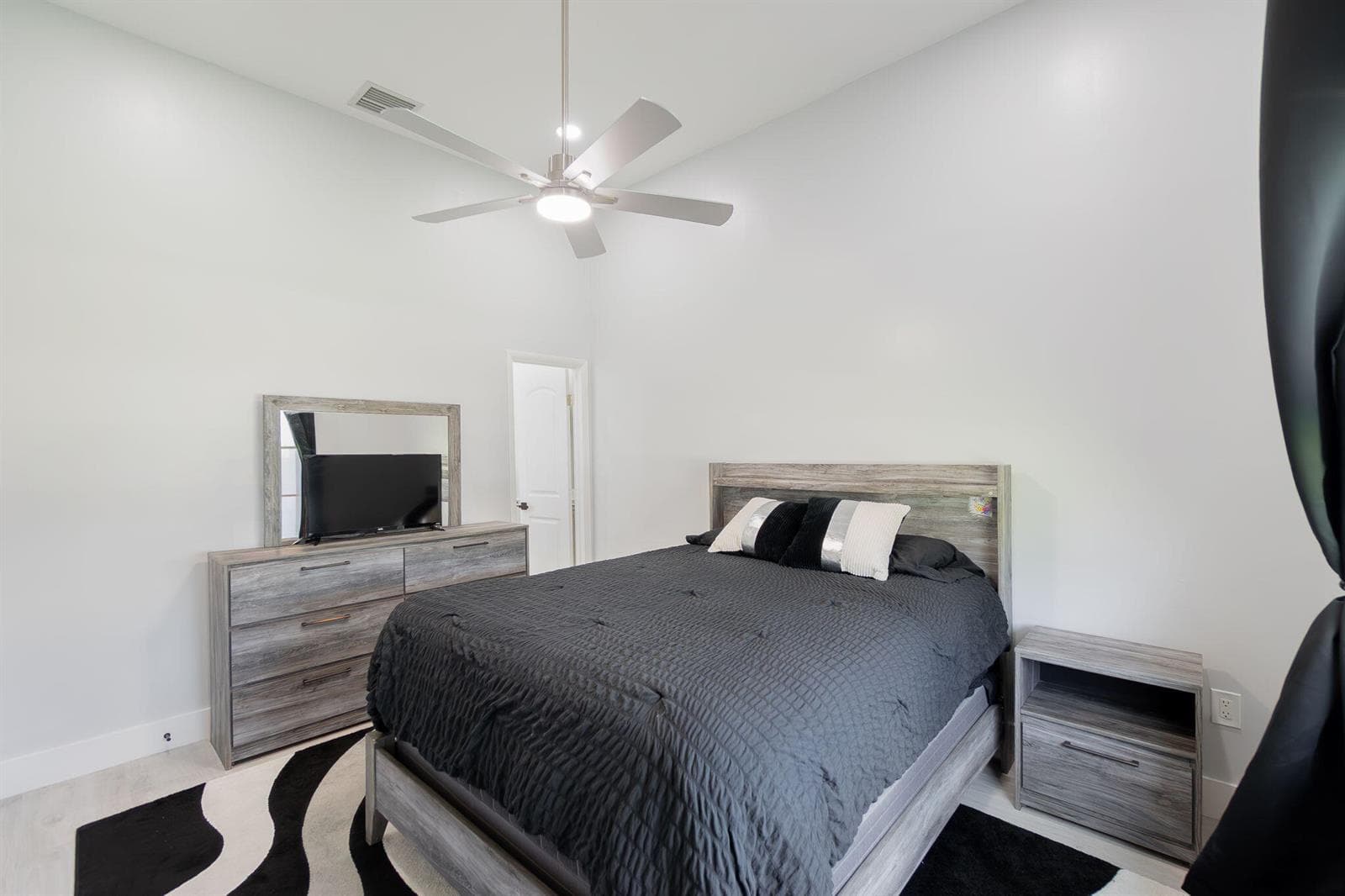 13621 Barberry Drive photo 17