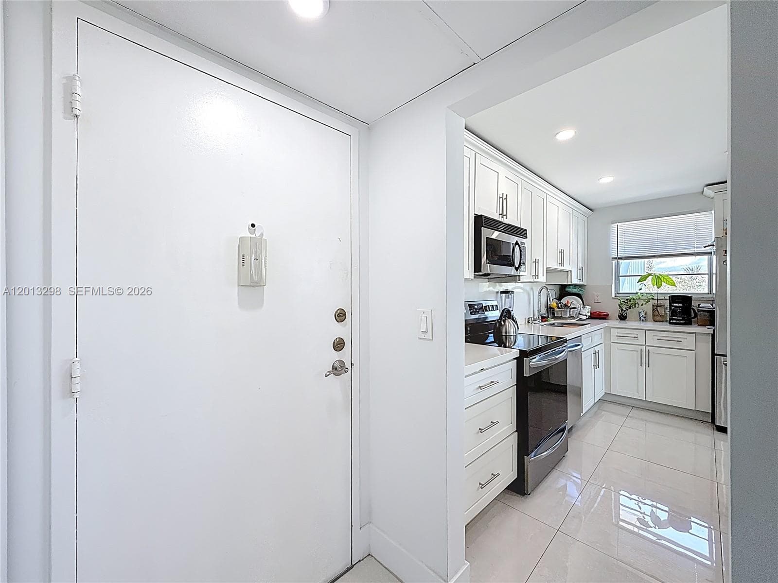 2751 Taft St 304 photo 3