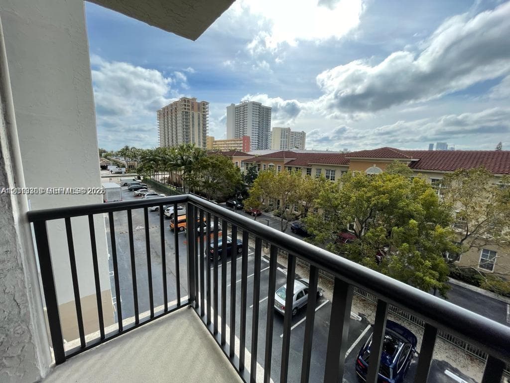 2049 Ocean Dr East401 photo 7