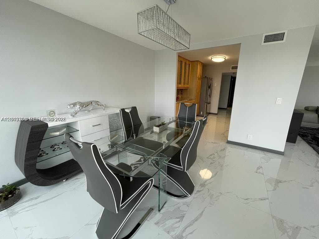 2049 Ocean Dr East401 photo 9