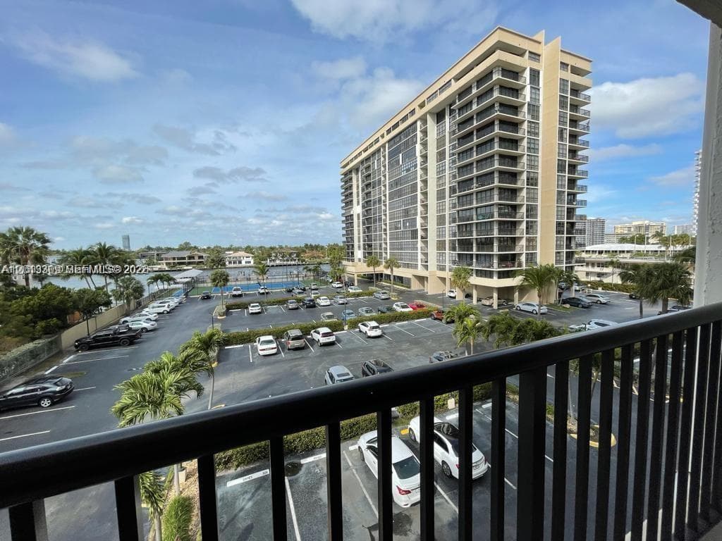 2049 Ocean Dr East401 photo 4