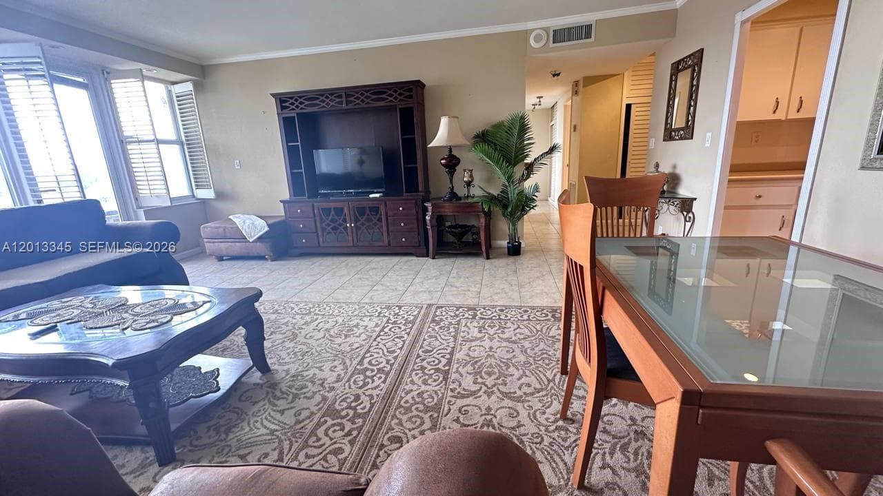 3200 NE 36th St 504 photo 4